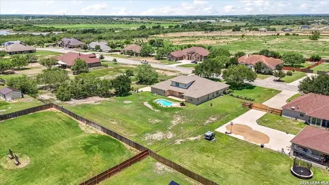 8306 Quail Covey Ln, San Antonio, TX 78263