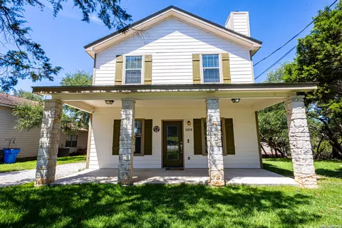 1213 Lakeview Dr, Canyon Lake, TX 78133