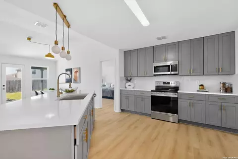 7306 Concerto Dr, San Antonio, TX 78266