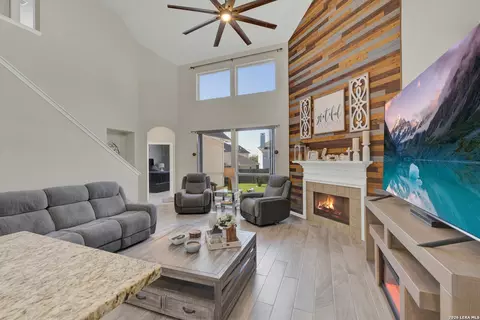 2738 Summit Vw, San Antonio, TX 78261