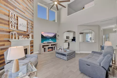 2738 Summit Vw, San Antonio, TX 78261