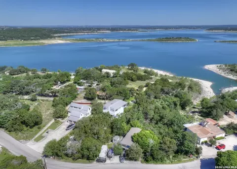 562 Cindy Dr, Canyon Lake, TX 78133