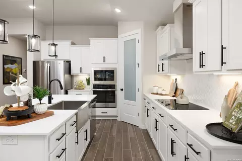 109 Nordlinger Ct, Mico, TX 78056