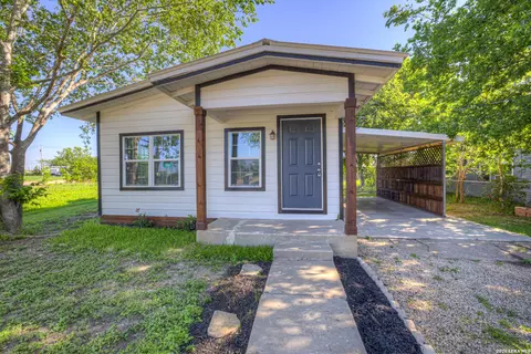 1054 Morelos, Seguin, TX 78155