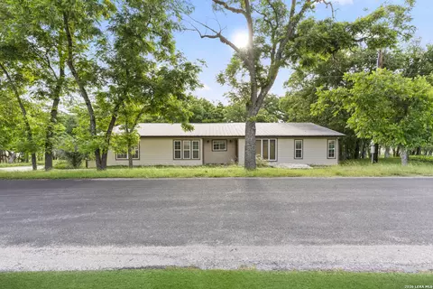 446 Wharton Rd, Kerrville, TX 78028