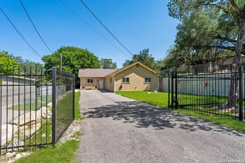 735 Green Castle Pl, Canyon Lake, TX 78133