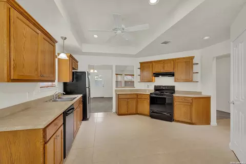 123 River Park Dr, Luling, TX 78648 photo 3