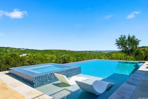 10042 Rafter S Trl, Helotes, TX 78023