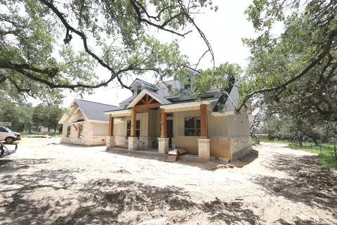 1118 Humming Bird Ln, Adkins, TX 78101
