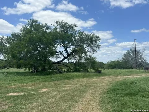 4612 County Road 117, Floresville, TX 78114