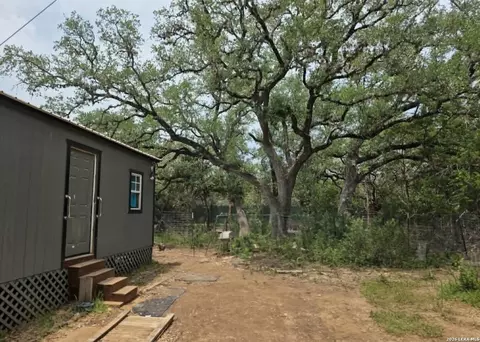 154 Grandview Cir, Bandera, TX 78003