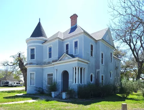 311 E Broadway St, Cuero, TX 77954