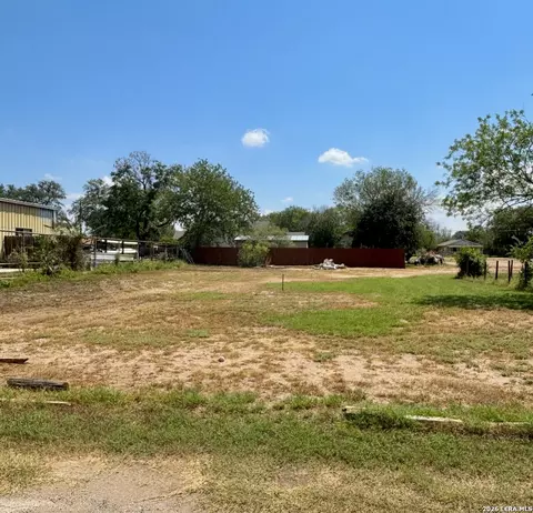 00 Renfro, Devine, TX 78016