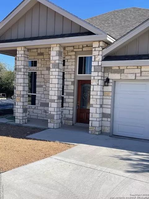 Other - 107 Sutton Pl, Uvalde, TX 78801 photo 1 of 2
