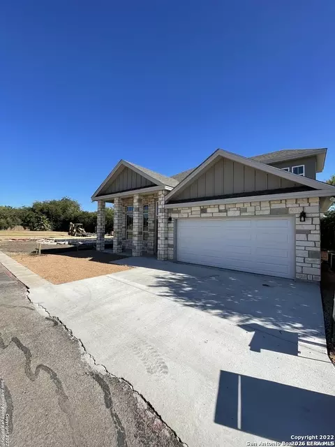 107 Sutton Pl, Uvalde, TX 78801