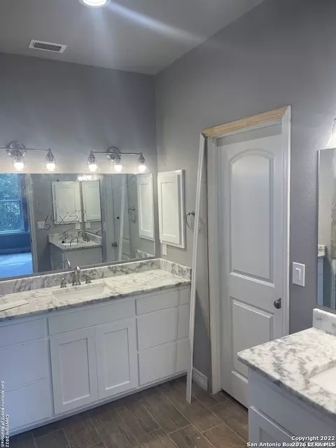 Bath - 107 Sutton Pl, Uvalde, TX 78801 photo 1 of 3