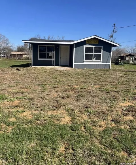 416 E Curtis, Dilley, TX 78017