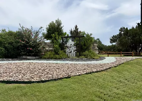 12 Stone Crst, Bandera, TX 78003