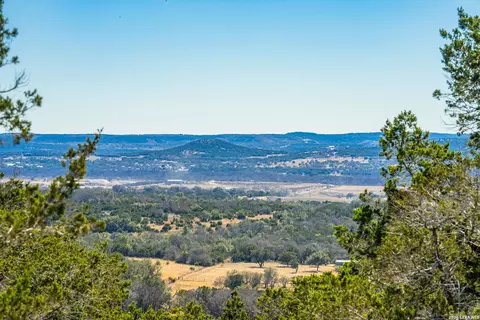 300 N Peterson Farm Rd, Kerrville, TX 78028