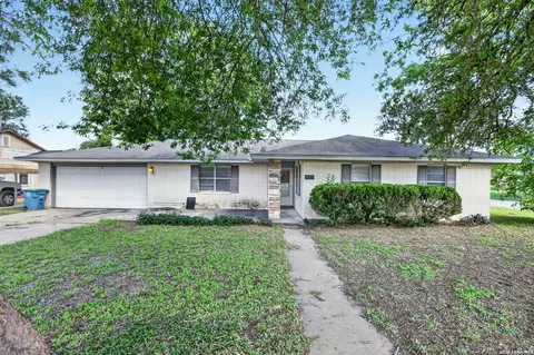 1011 E Hefferman, Beeville, TX 78102