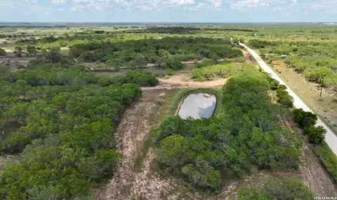 191 255 County Road 477, Stockdale, TX 78160