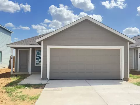 128 Bronco Rdg, Pleasanton, TX 78064