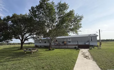 1635 County Road 409, Stockdale, TX 78160