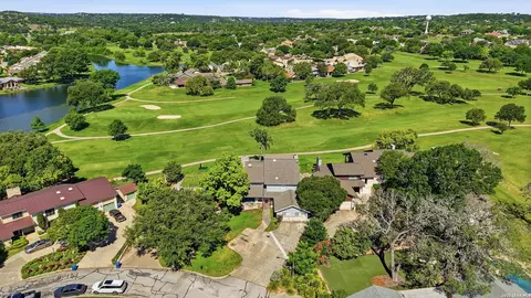 701 Oakland Hills Ln, Kerrville, TX 78028