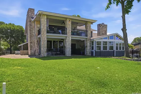 701 Oakland Hills Ln, Kerrville, TX 78028