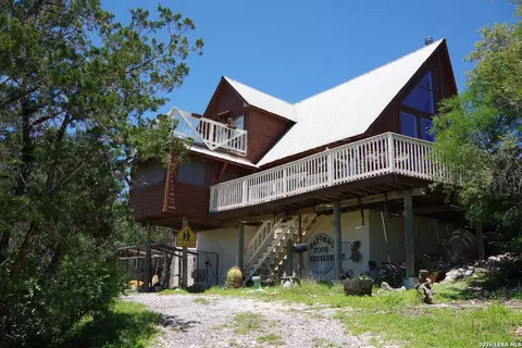 620 County Road 242, Hondo, TX 78861