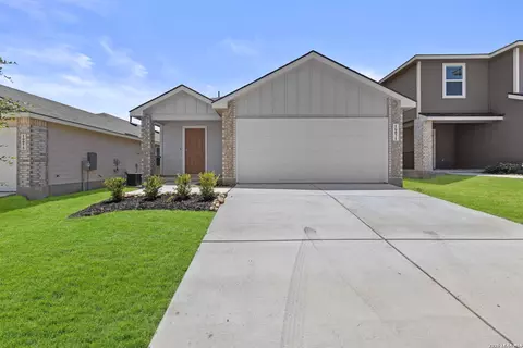 16071 Mahogany Way, Elmendorf, TX 78112