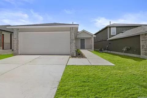 16068 Mahogany Way, Elmendorf, TX 78112