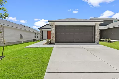 16055 Mahogany Way, Elmendorf, TX 78112