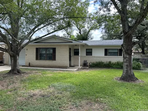134 Rosewood Dr, Universal City, TX 78148