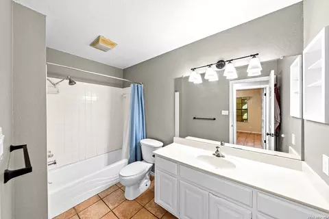 Bath - 175 Quail Creek Dr, Lytle, TX 78052 photo 3 of 3