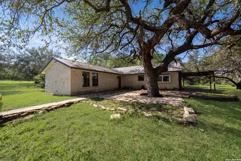 175 Quail Creek Dr, Lytle, TX 78052
