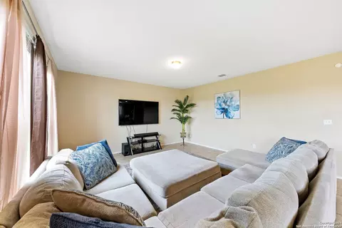 Living - 9779 Harbor Mist Ln, Converse, TX 78109 photo 2 of 4