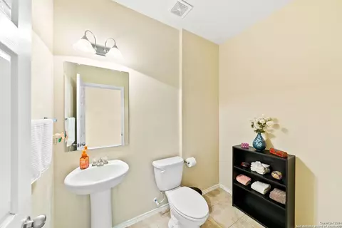 Bath - 9779 Harbor Mist Ln, Converse, TX 78109 photo 1 of 5