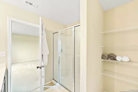 Bath - 9779 Harbor Mist Ln, Converse, TX 78109 photo 3 of 5