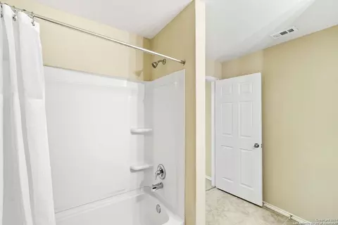 Bath - 9779 Harbor Mist Ln, Converse, TX 78109 photo 5 of 5