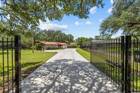 7123 W Beverly Mae Dr, San Antonio, TX 78229