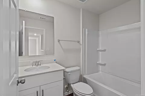 Bath - 1237 Punta Mita St, Converse, TX 78109 photo 1 of 3