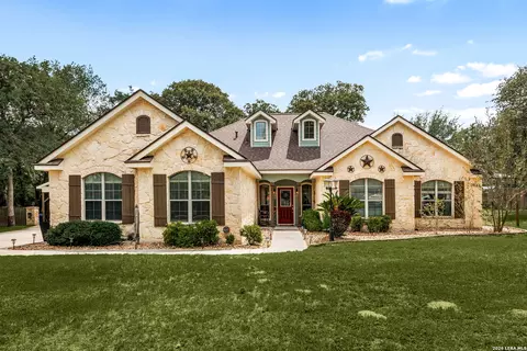304 Forest Country Dr, La Vernia, TX 78121