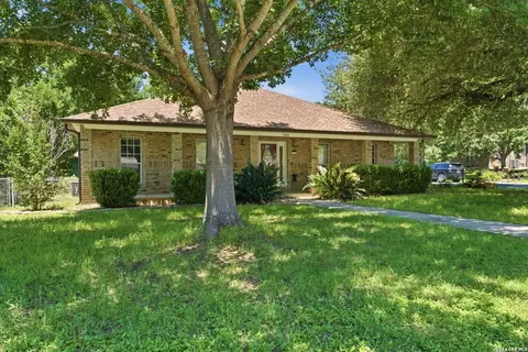 780 Burges St, Seguin, TX 78155