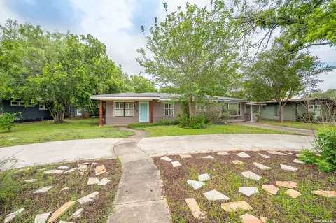 636 Rittiman Rd, Terrell Hills, TX 78209