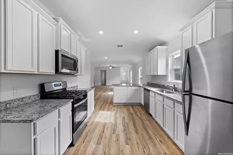 Entry Way - 4410 Banting Cres, Von Ormy, TX 78073 photo 3 of 4