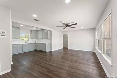 623 Weizmann St, San Antonio, TX 78213