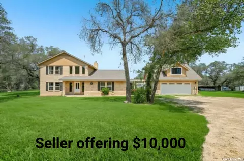 1922 Virginia Ln, Floresville, TX 78114