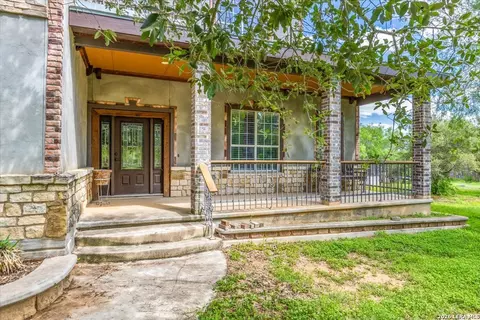 19590 Leal Rd, San Antonio, TX 78221