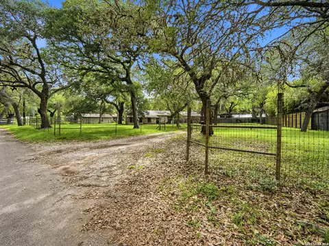 19214 Grey Frst, Helotes, TX 78023